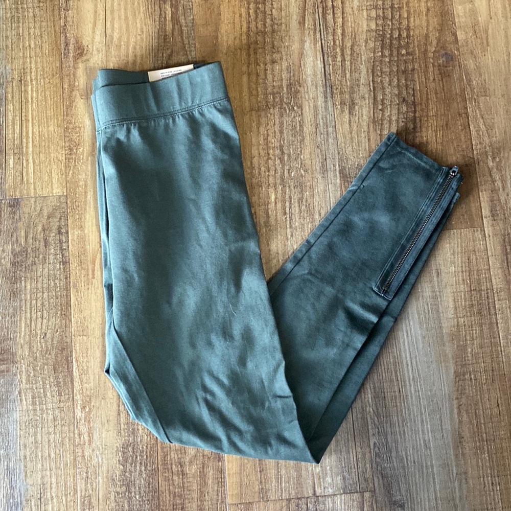 American Eagle high rise olive green leggings zipper ankle detail size M